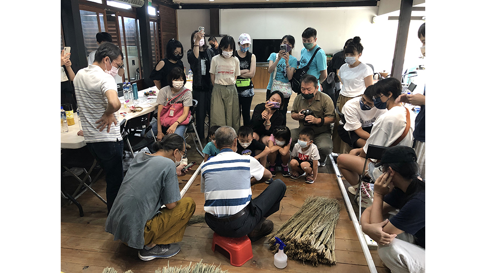 草編國寶工藝師李龍在本次活動中開設草編工作坊，神社鳥居在修復後所掛上的注連繩亦為其作品。